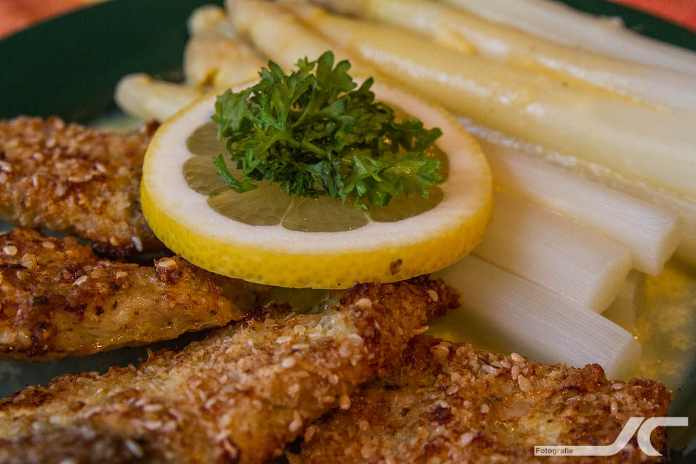 Putenschnitzel im Kokos-Mandel-Sesam-Mantel