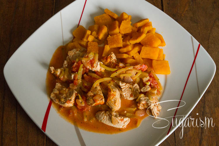 Putengeschnetzeltes mit Zucchini in Kokos-Tomaten-Soße